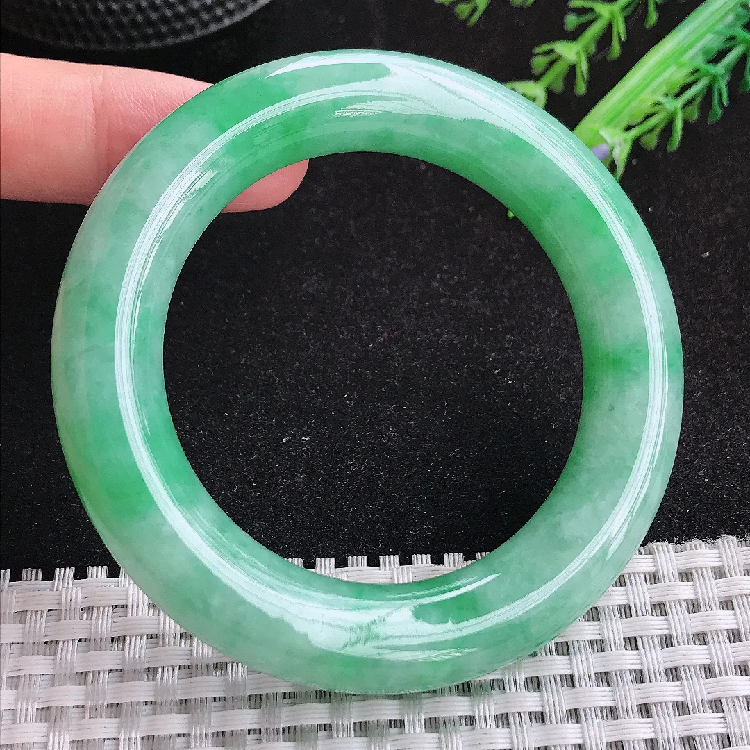 自然光52/12.3/12.2老坑精美冰润满绿胖圆条手镯天然翡翠玉镯小圈口