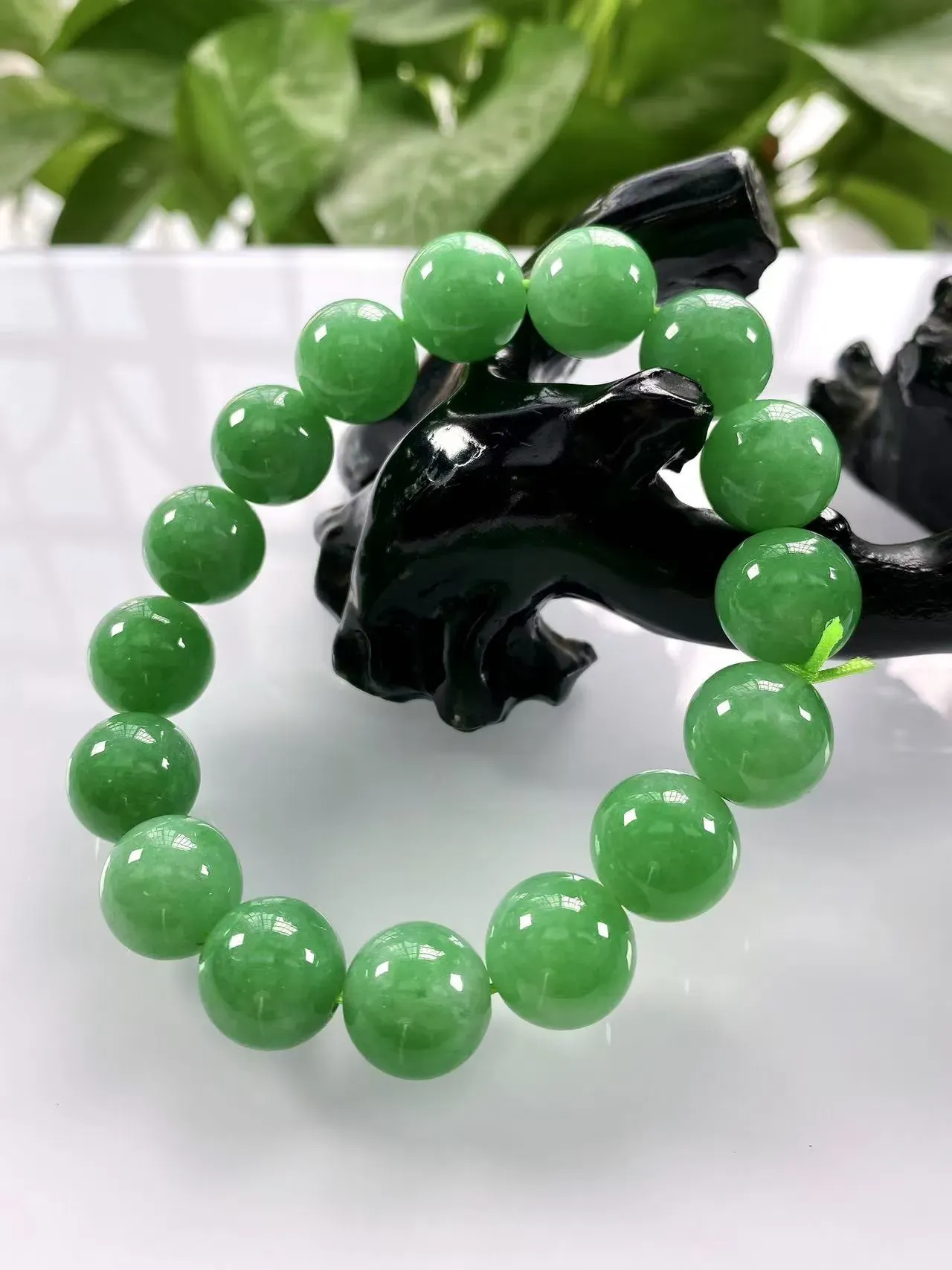 缅甸天然翡翠A货，卡13冰润满绿豆阳绿圆珠手串手链，尺寸：13mm/16颗，重量：60.65g