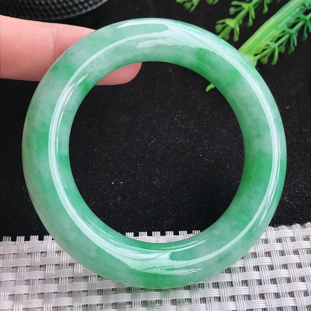 自然光52/12.3/12.2老坑精美冰润满绿胖圆条手镯天然翡翠玉镯小圈口