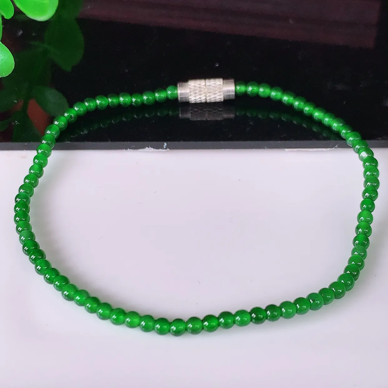 自然光实拍，冰种满绿翡翠圆珠手链   翡翠手串，种老水足，冰清玉润  颜色漂亮  #81.19取一尺