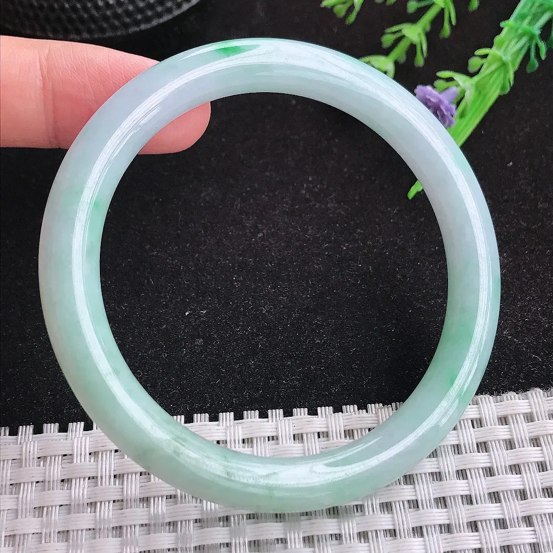 自然光56.5/7.7/8.2老坑精美冰润飘阳绿圆条手镯天然翡翠玉镯女款百搭