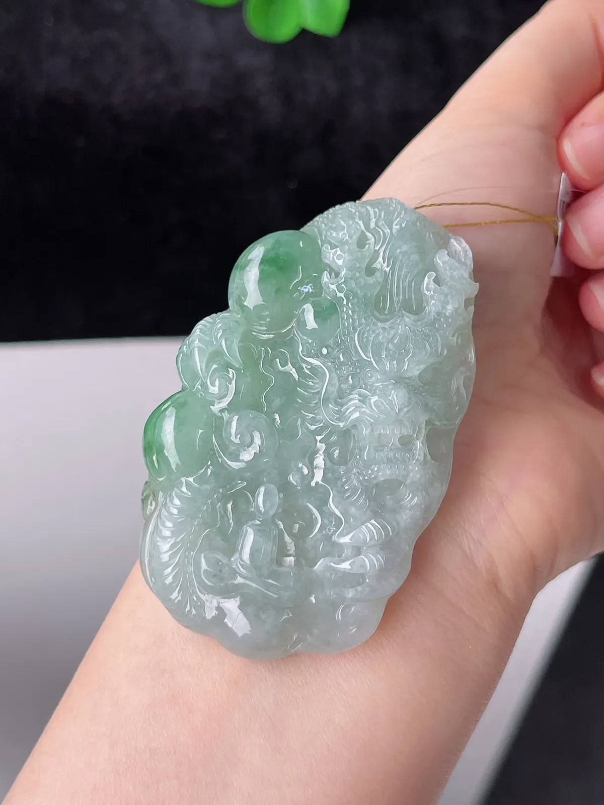 翡翠糯化种灰绿色龙牌