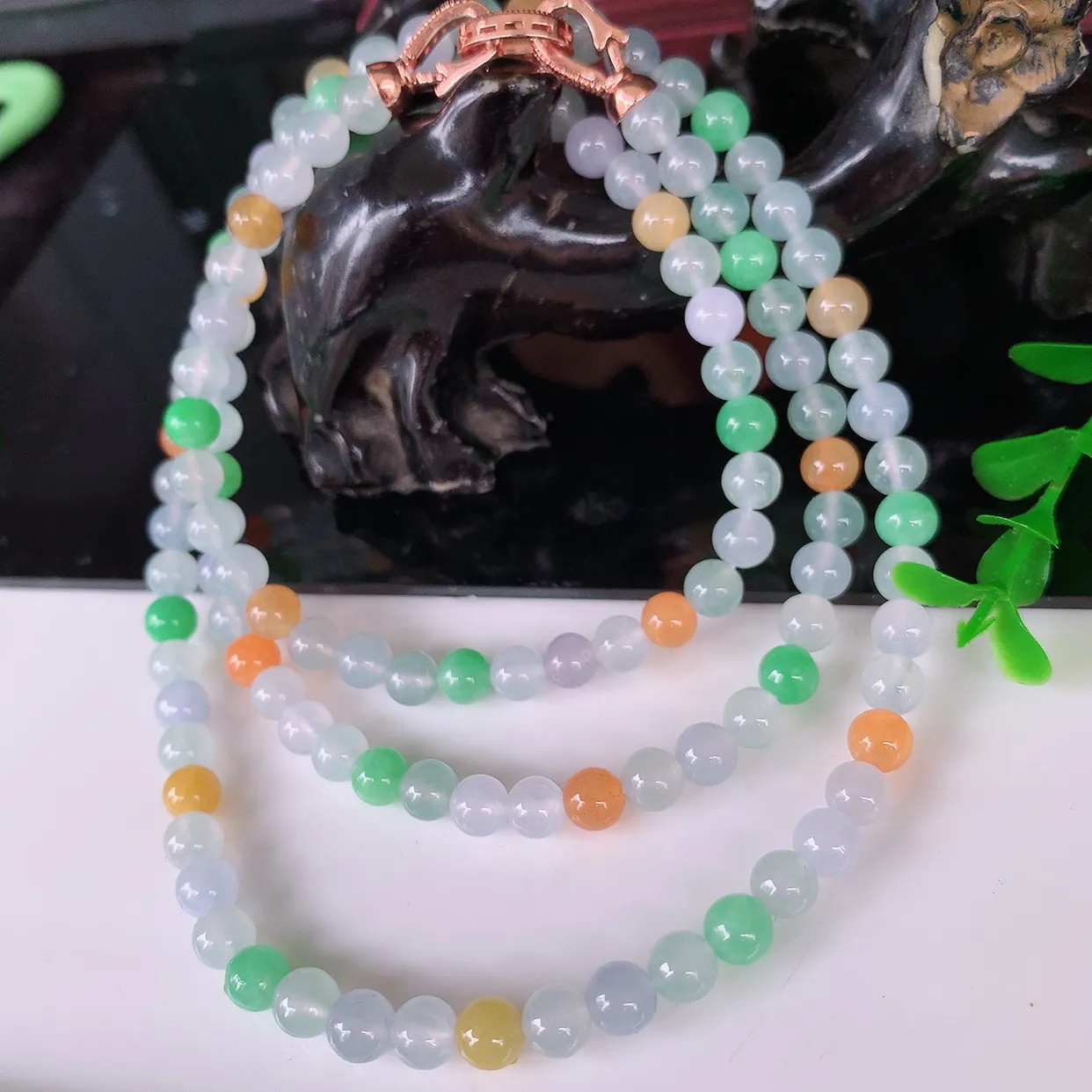 自然光实拍，冰种多彩圆珠项链  翡翠珠链 （装饰扣）玉质细腻  冰清玉润  颜色漂亮  #001.1取一尺寸5.2mm