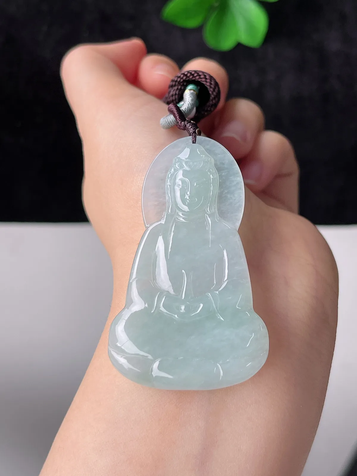 翡翠冰糯种淡绿色观音