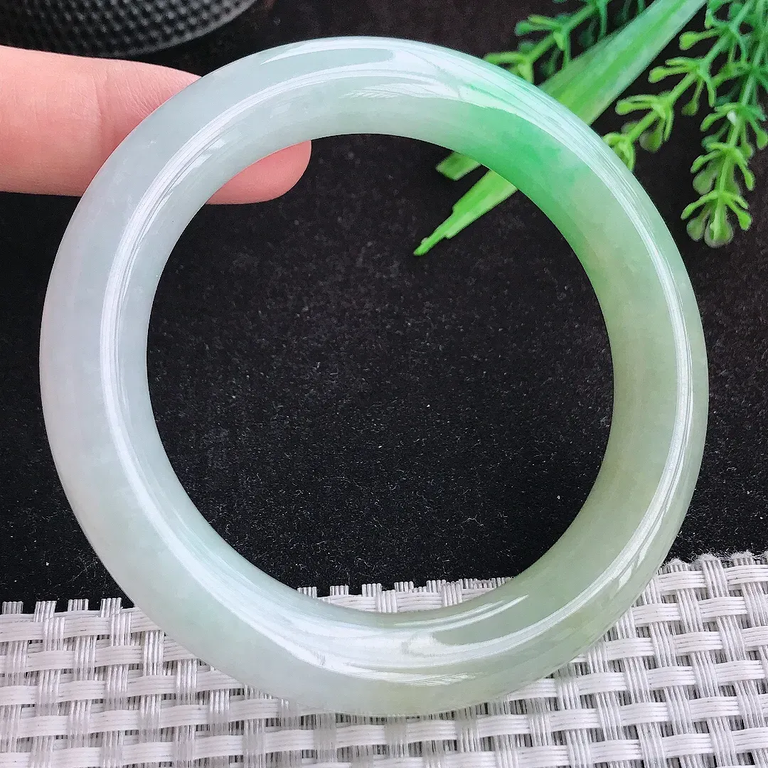 自然光58.5/12/11.5老坑冰胶果冻胶飘阳绿大圈口圆条手镯天然翡翠玉镯女款