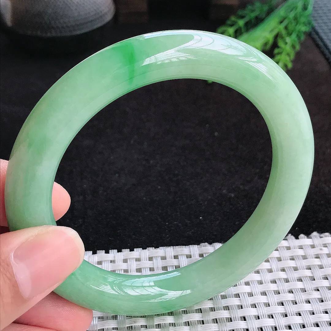 自然光61/11.5/11.3老坑精美冰润满绿大圈口圆条手镯天然翡翠玉镯女款