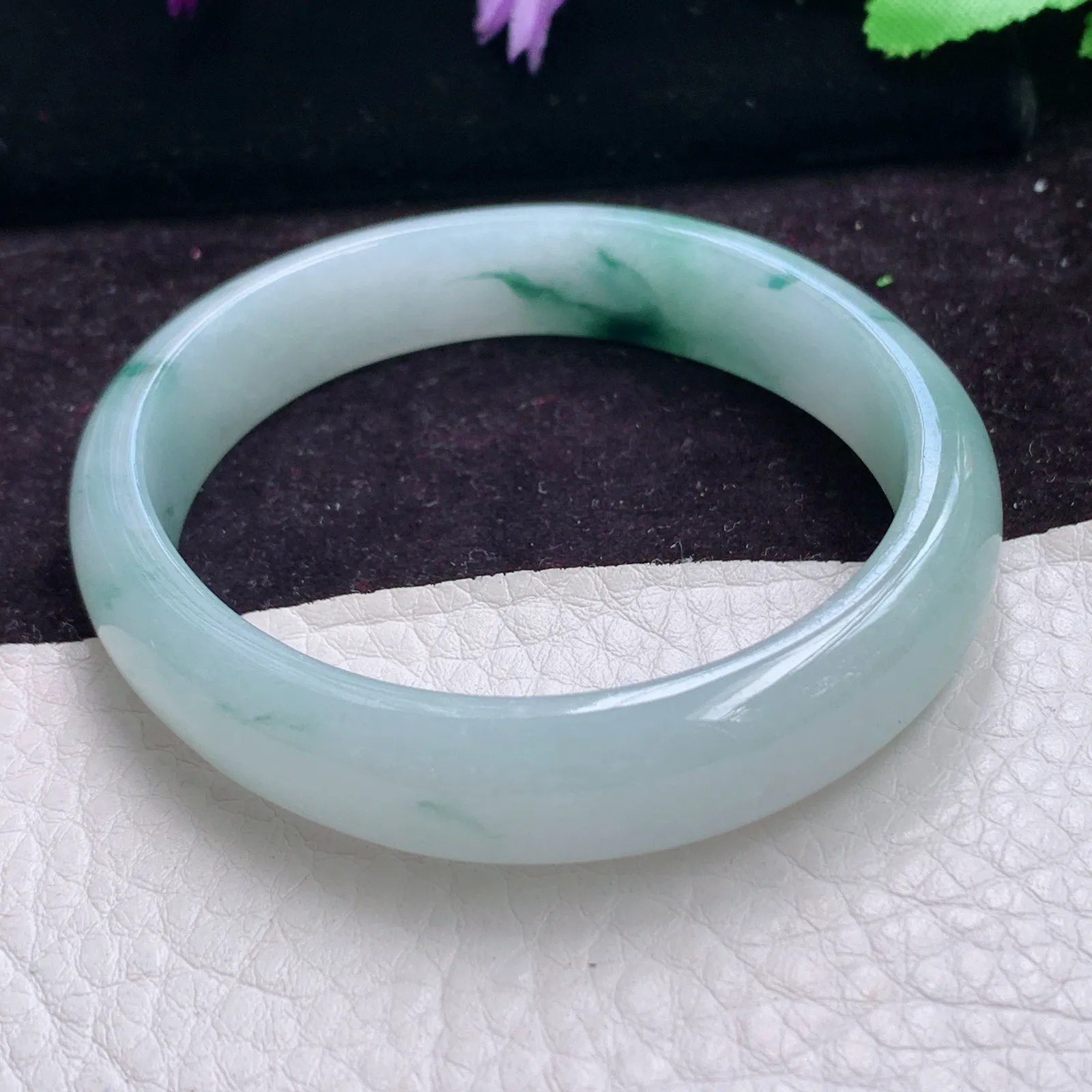 js实拍56.5*50*11.5*6.3贵妃镯 天然缅甸翡翠手镯冰润飘花蛋形玉镯 玉手环