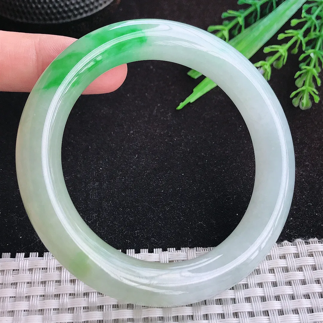 自然光58.5/12/11.5老坑冰胶果冻胶飘阳绿大圈口圆条手镯天然翡翠玉镯女款