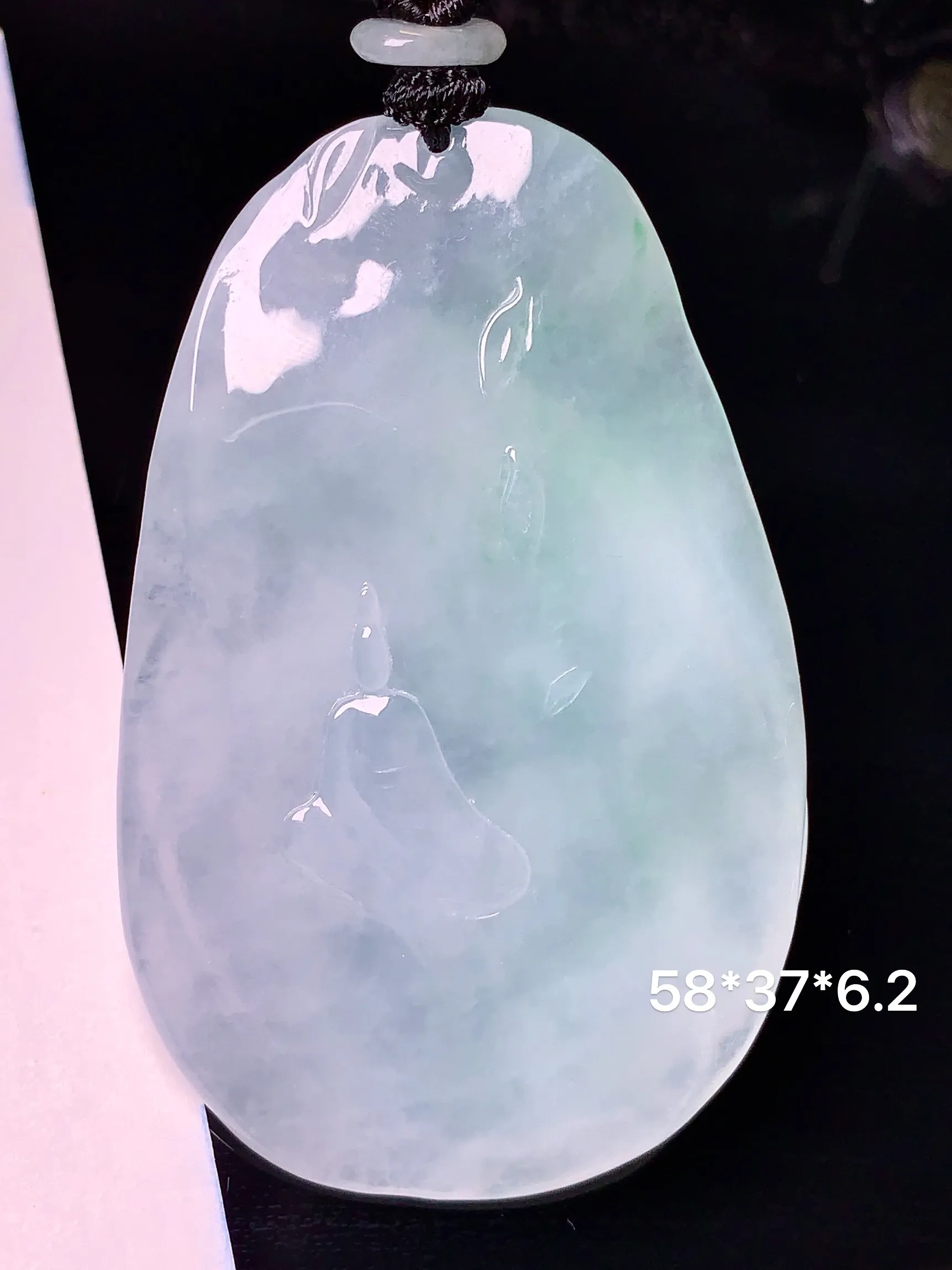 飘绿悟道吊坠 玉质细腻 色泽清新艳丽 整体尺寸58*37*6.2