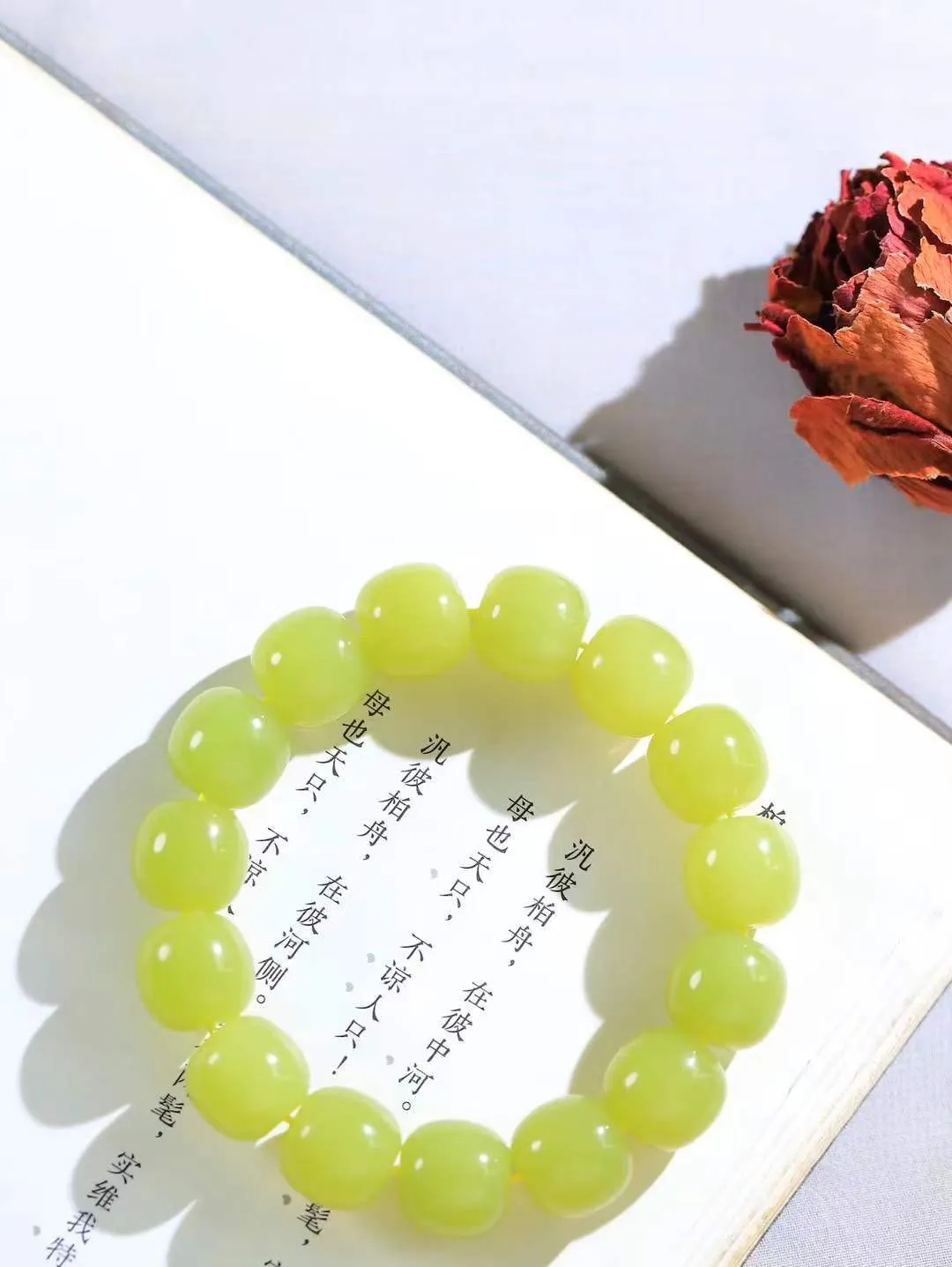 （老型珠.手串）

精品 和田玉黄口老型珠手串，玉质细腻油润 饱满光滑 质朴无华，悠远简单，人心境界远，百世修炼深，心灵常驻善意持，觉悟人生百世修。
重67.2克  尺寸取一12.5-13.9mm  11802033A