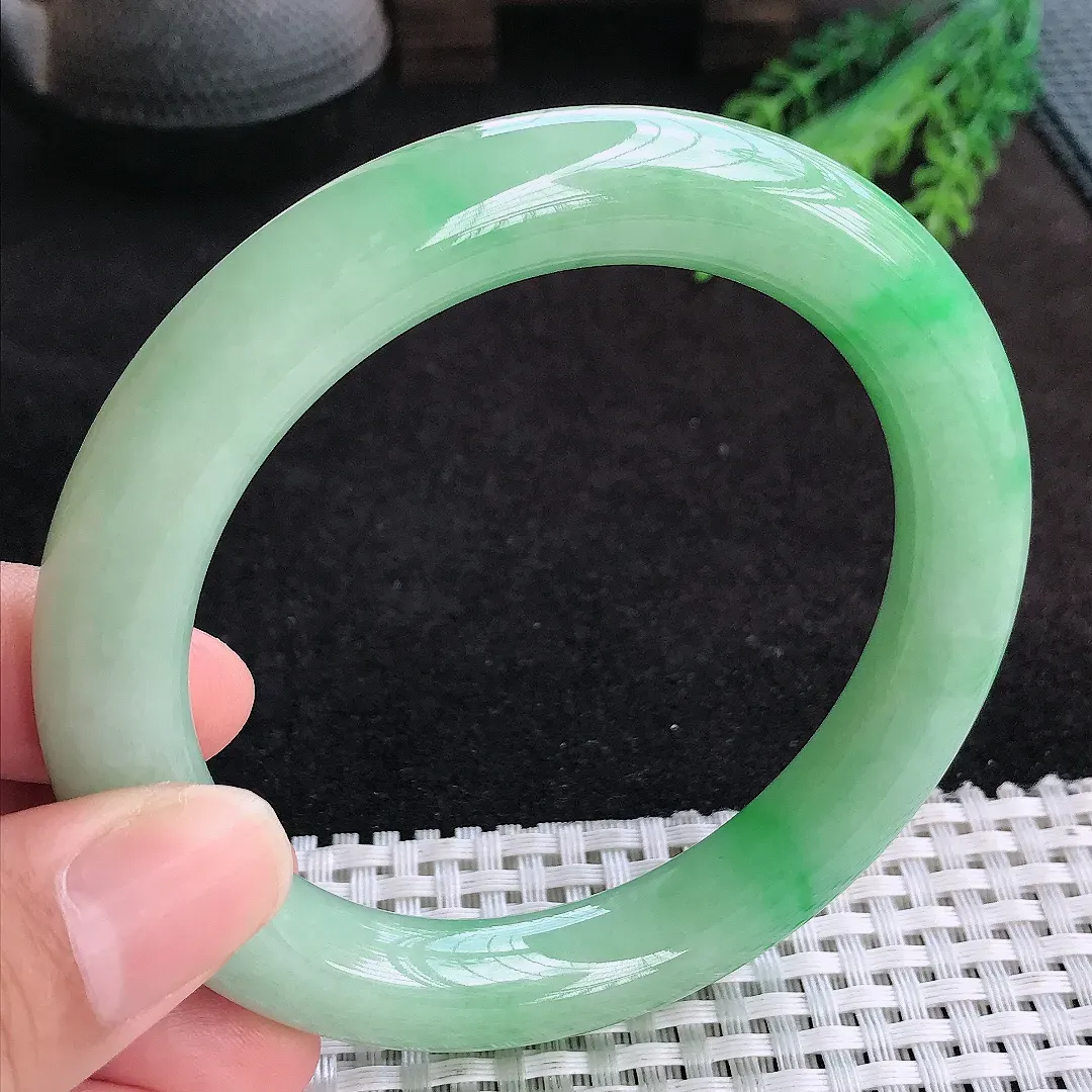 自然光61/11.5/11.3老坑精美冰润满绿大圈口圆条手镯天然翡翠玉镯女款