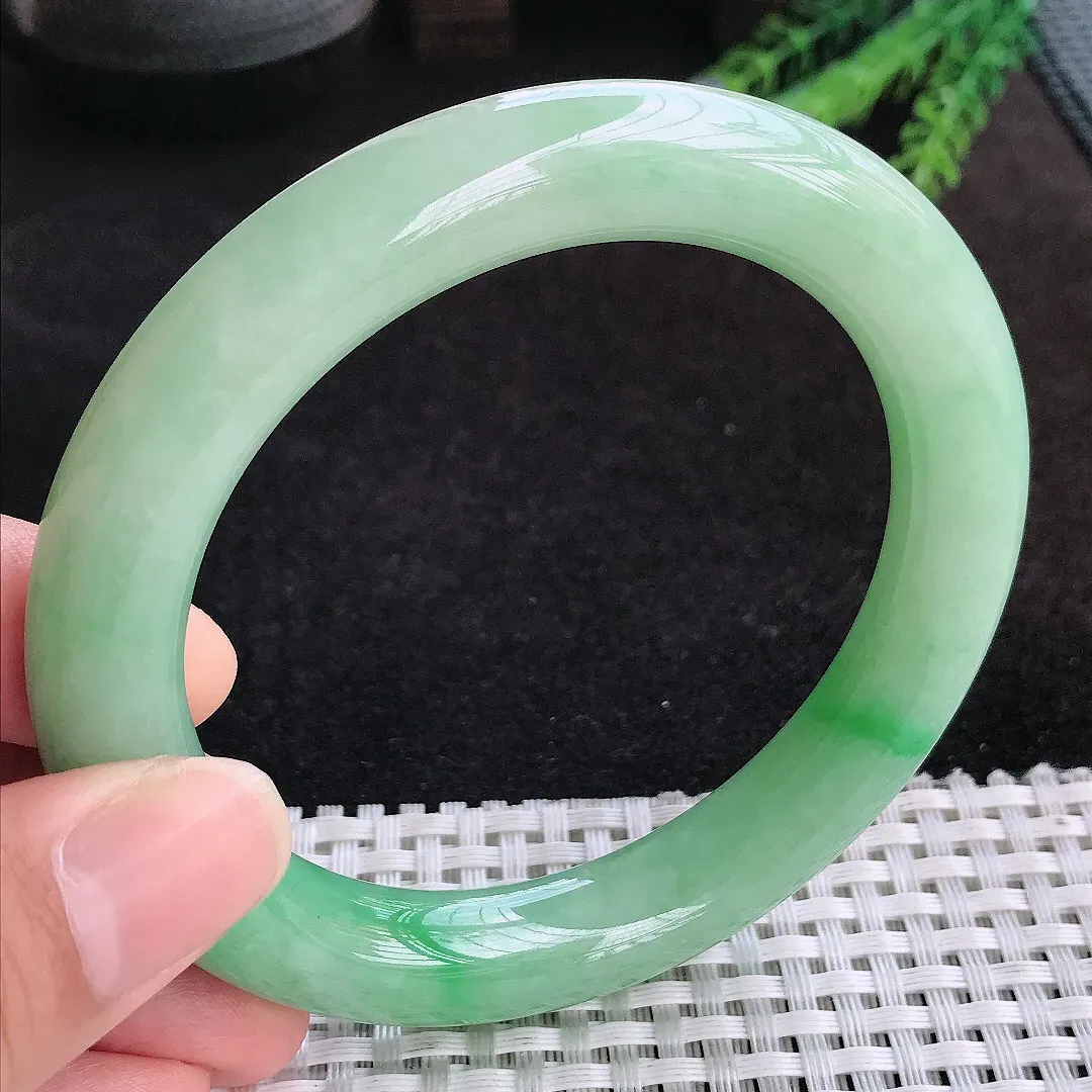 自然光61/11.5/11.3老坑精美冰润满绿大圈口圆条手镯天然翡翠玉镯女款