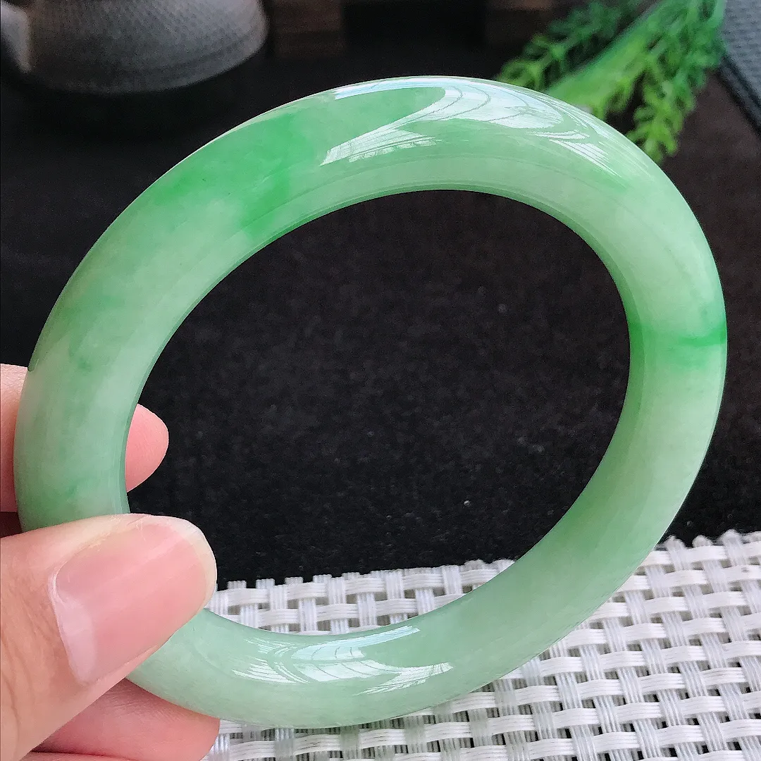 自然光61/11.5/11.3老坑精美冰润满绿大圈口圆条手镯天然翡翠玉镯女款