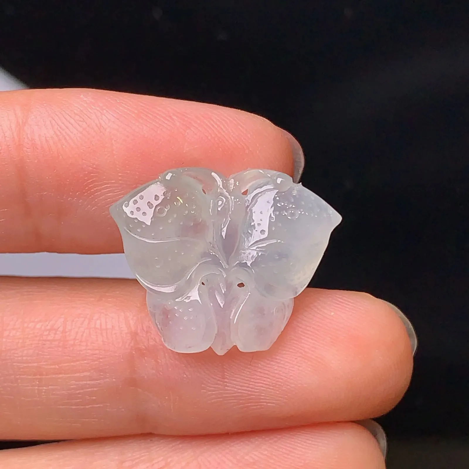 冰种蝴蝶吊坠 玉质细腻 色泽艳丽 整体尺寸16.1*20*4.5