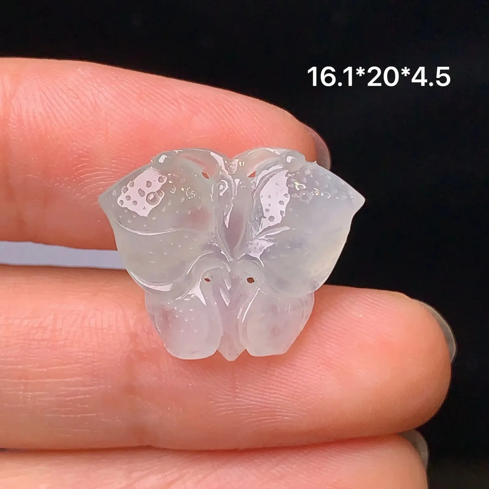 冰种蝴蝶吊坠 玉质细腻 色泽艳丽 整体尺寸16.1*20*4.5