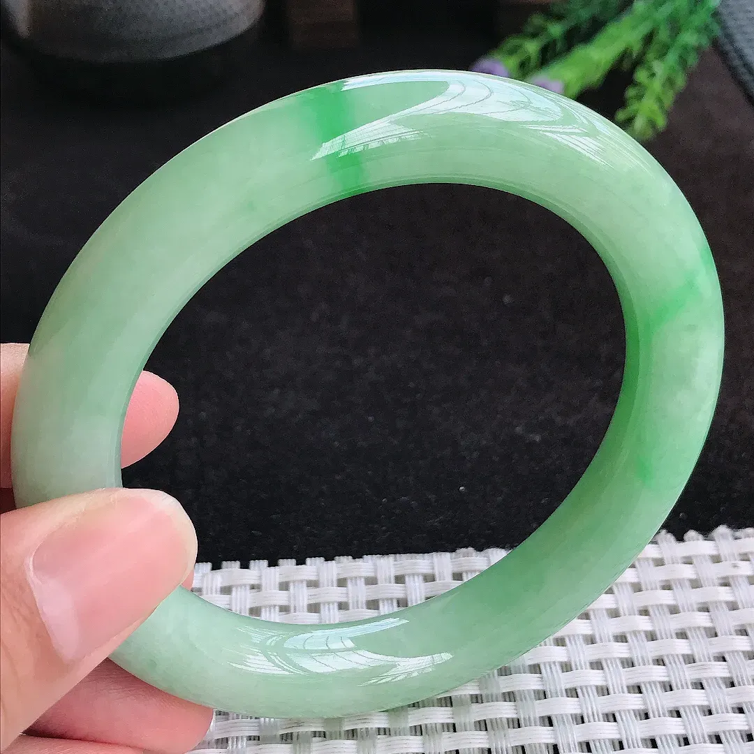 自然光61/11.5/11.3老坑精美冰润满绿大圈口圆条手镯天然翡翠玉镯女款