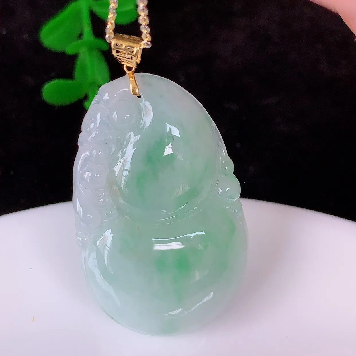 18K金镶嵌冰润飘绿翡翠福禄葫芦吊坠，葫芦寓意福禄双全，财源滚滚，佩戴效果优雅迷人！#00.21