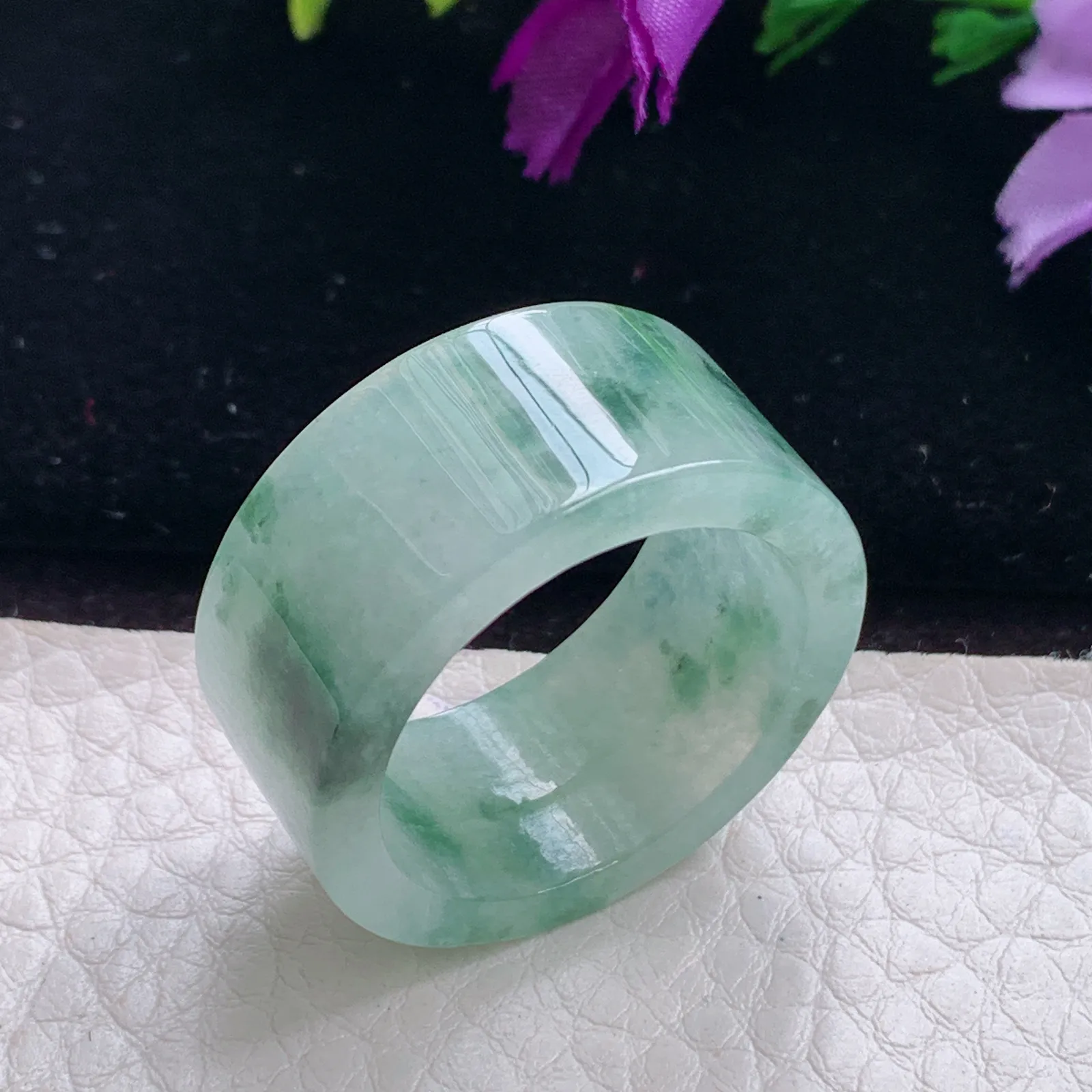 实拍zl缅甸翡翠A货冰润飘花22.5mm内径玉扳指 玉吊坠 尺寸22.5*12.6*3.5mm