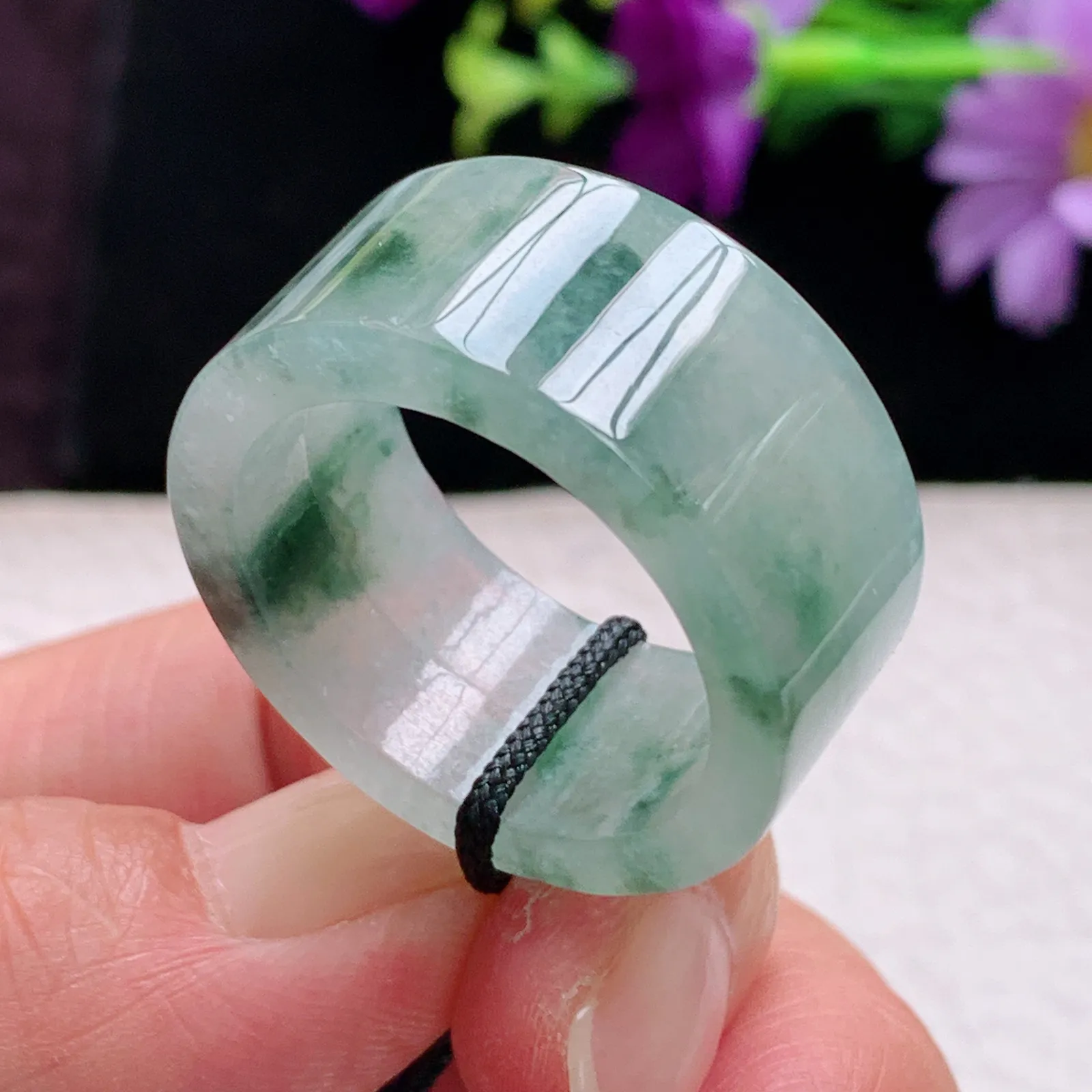 实拍zl缅甸翡翠A货冰润飘花22.5mm内径玉扳指 玉吊坠 尺寸22.5*12.6*3.5mm