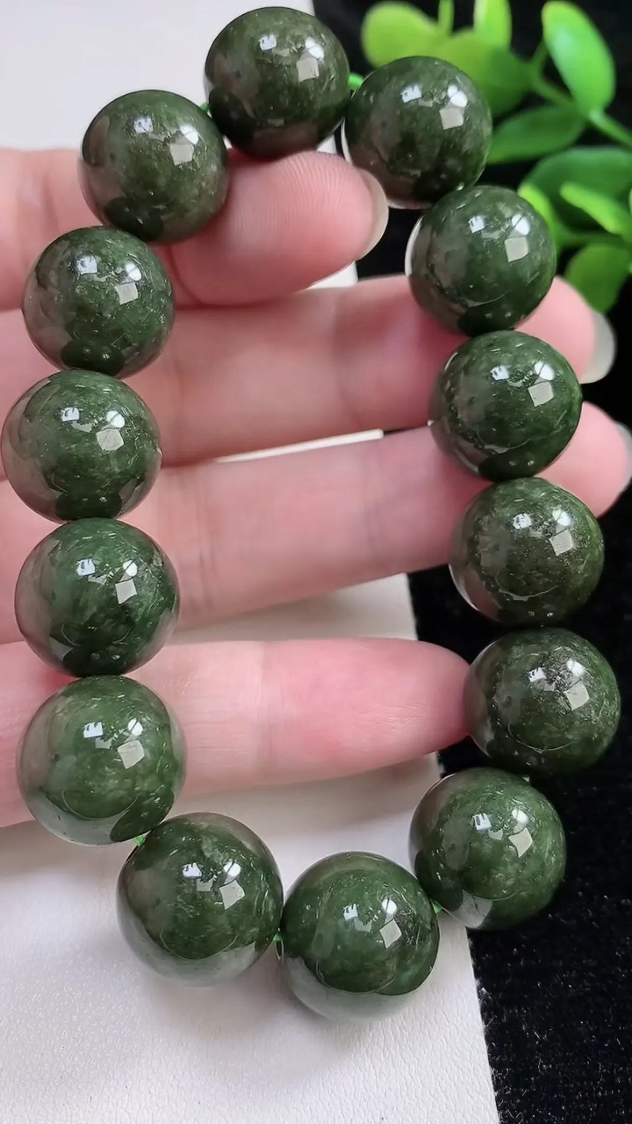 缅甸天然翡翠a货 老坑料起胶冰润 满绿圆珠手串  手链  14颗，尺寸 16mm  y  86.64