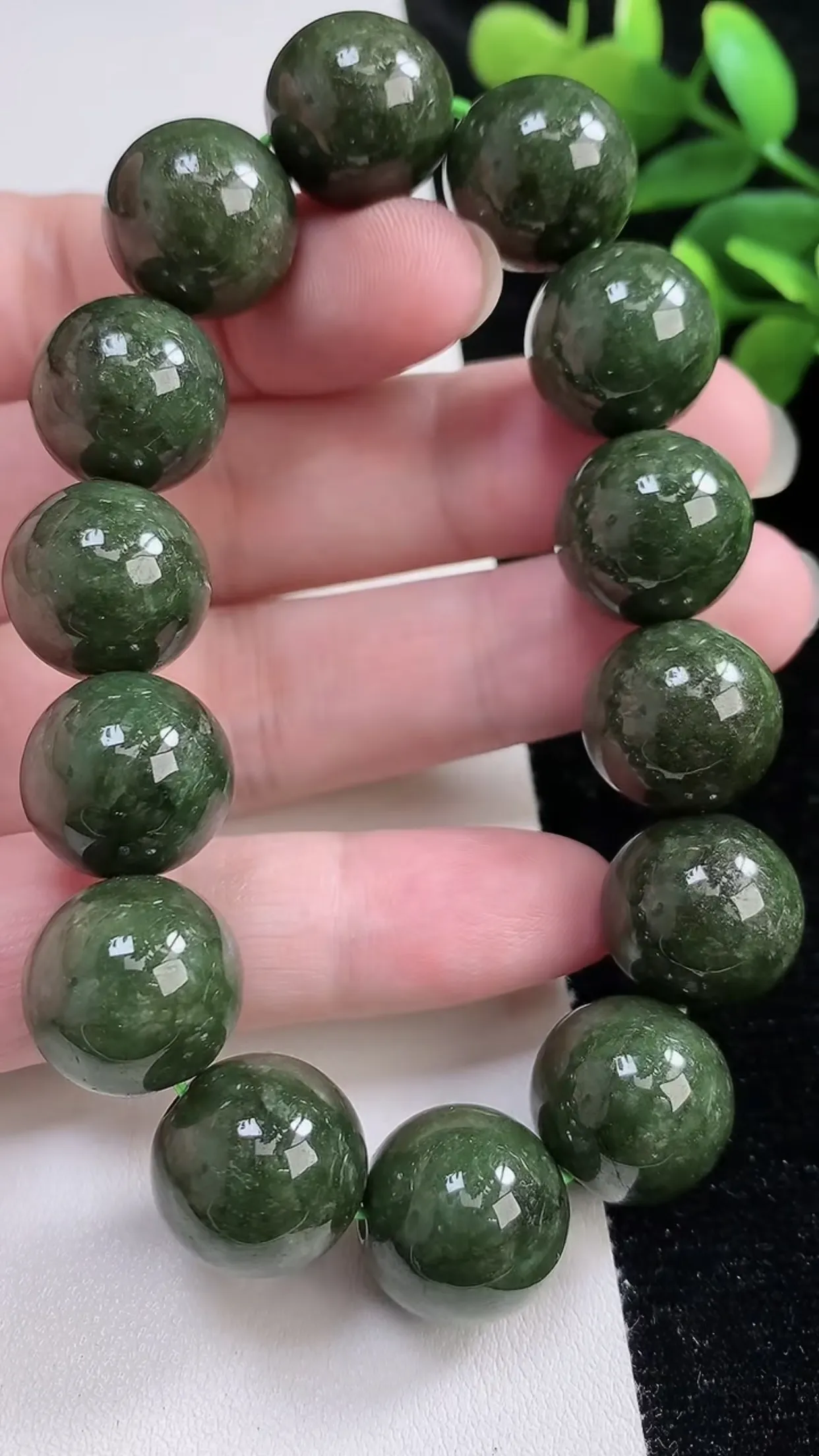 缅甸天然翡翠a货 老坑料起胶冰润 满绿圆珠手串  手链  14颗，尺寸 16mm  y  86.64