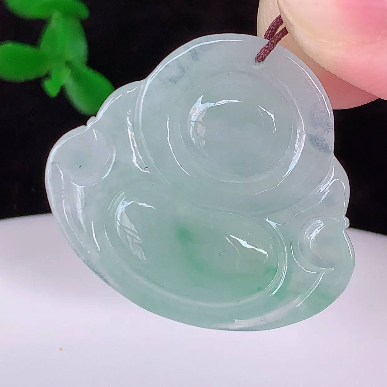 自然光实拍，冰种飘花翡翠佛公吊坠，笑口常开，佛公在心中，一生平安幸福，冰透，佛公翠色迷人，佩戴佳品！#46.21