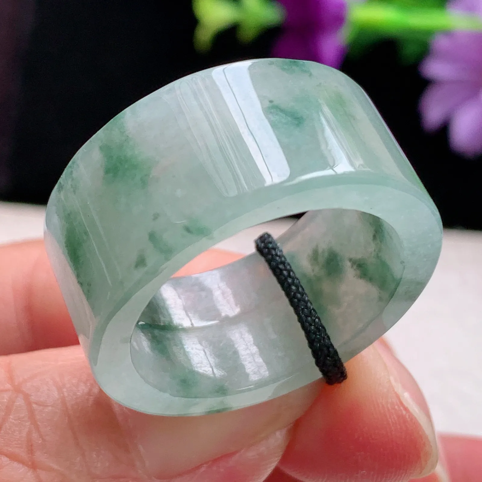 实拍zl缅甸翡翠A货冰润飘花22.5mm内径玉扳指 玉吊坠 尺寸22.5*12.6*3.5mm