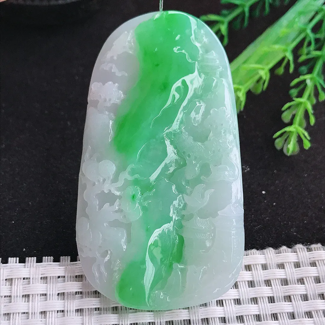自然光70/39.5/9老坑冰胶水灵白底青正阳绿山水牌吊坠翡翠玉石挂件
