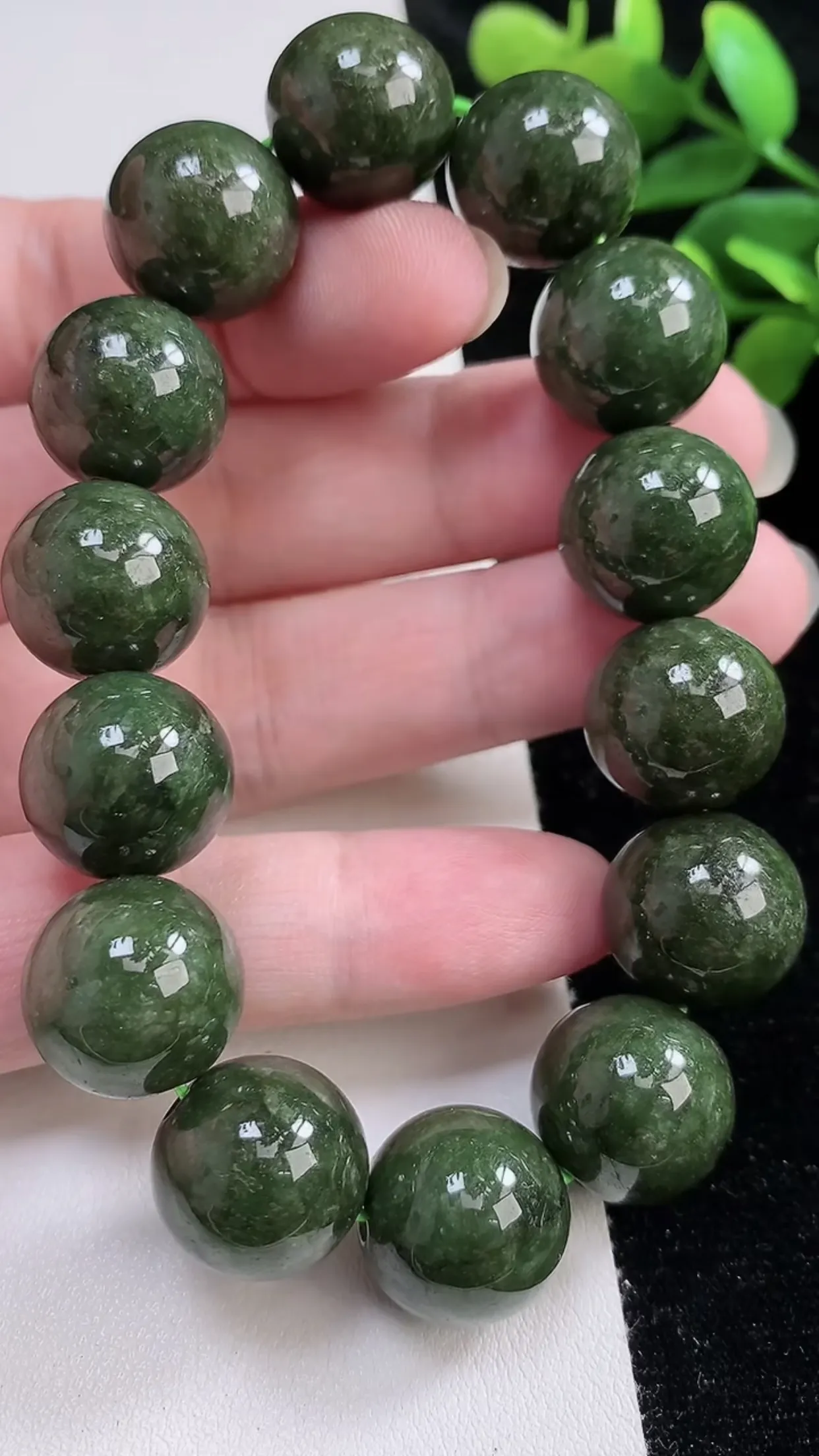 缅甸天然翡翠a货 老坑料起胶冰润 满绿圆珠手串  手链  14颗，尺寸 16mm  y  86.64