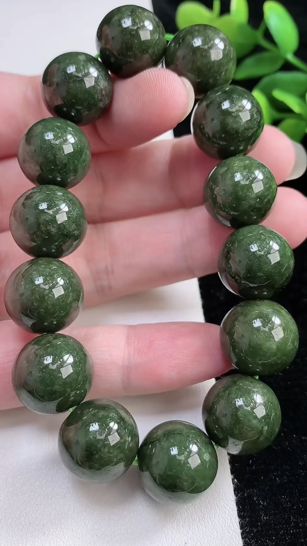 缅甸天然翡翠a货 老坑料起胶冰润 满绿圆珠手串  手链  14颗，尺寸 16mm  y  86.64
