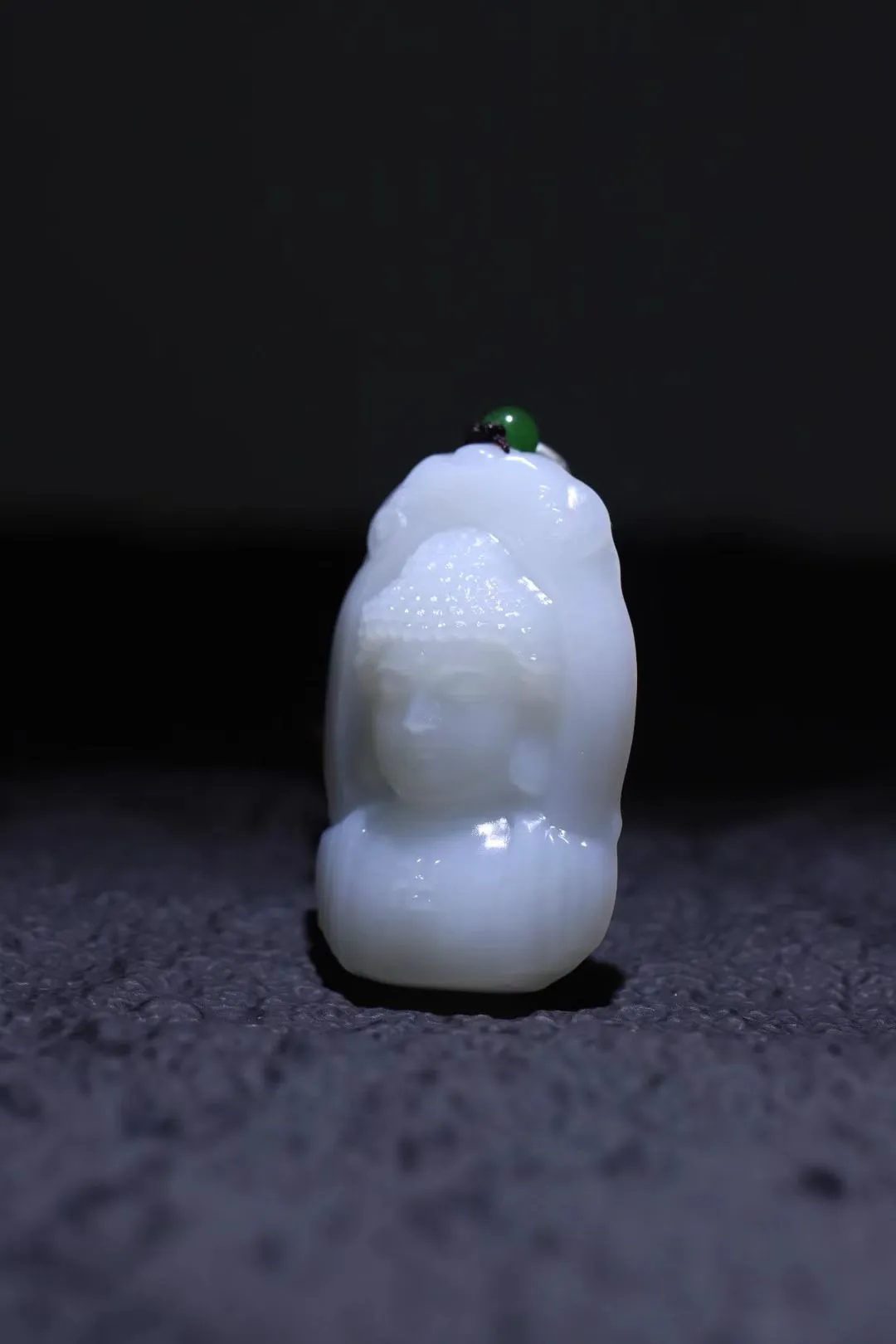 【大日如来】
属羊属猴的人必请
羊和猴的守护神是大日如来，光明理智，让你充满活力，积极向上；师傅