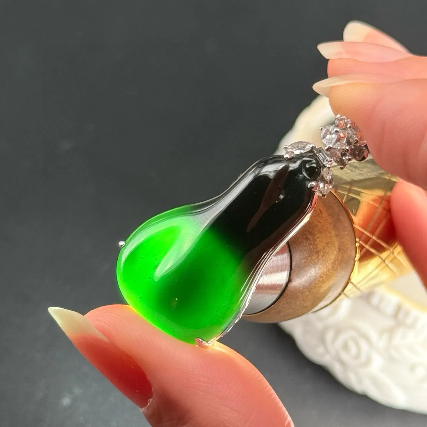 精品18k墨翠福瓜 种好色正 黑度极好 打灯通透 油性十足 尺寸38.6