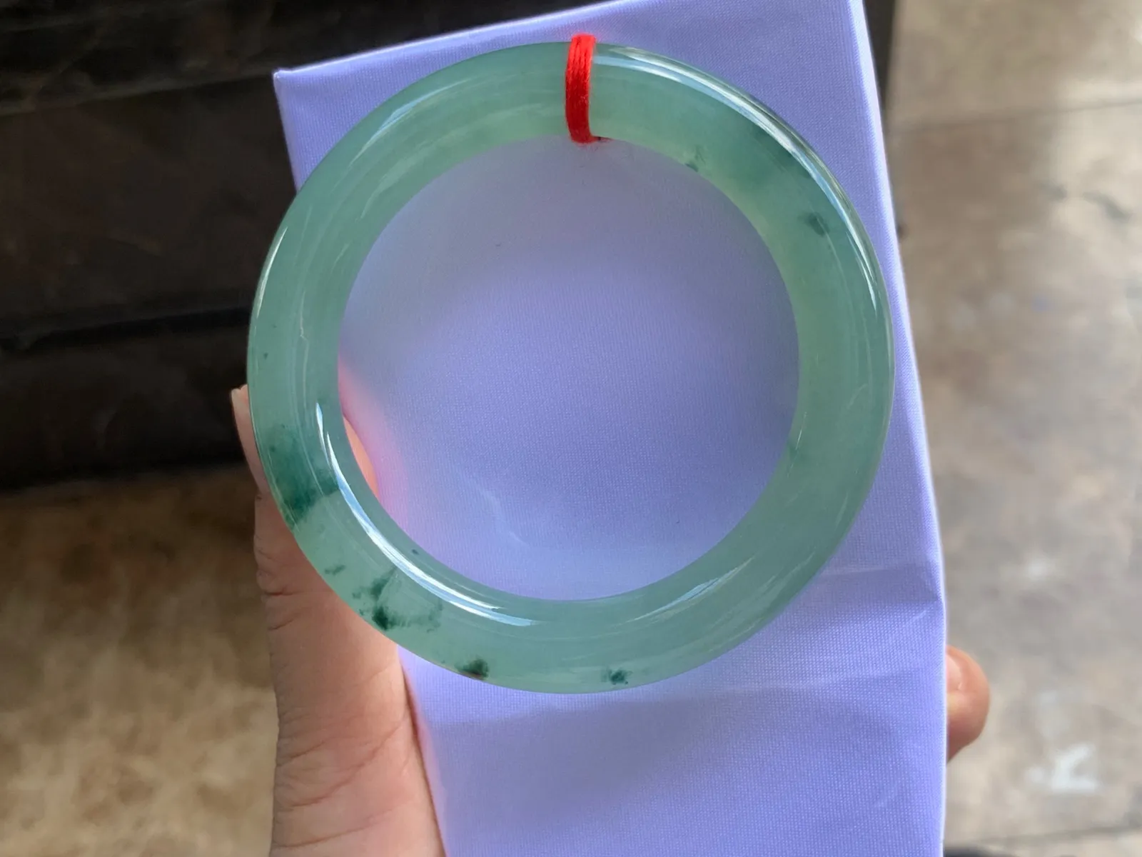 56-11mm
飘花圆条手镯 种好水润 底色漂亮