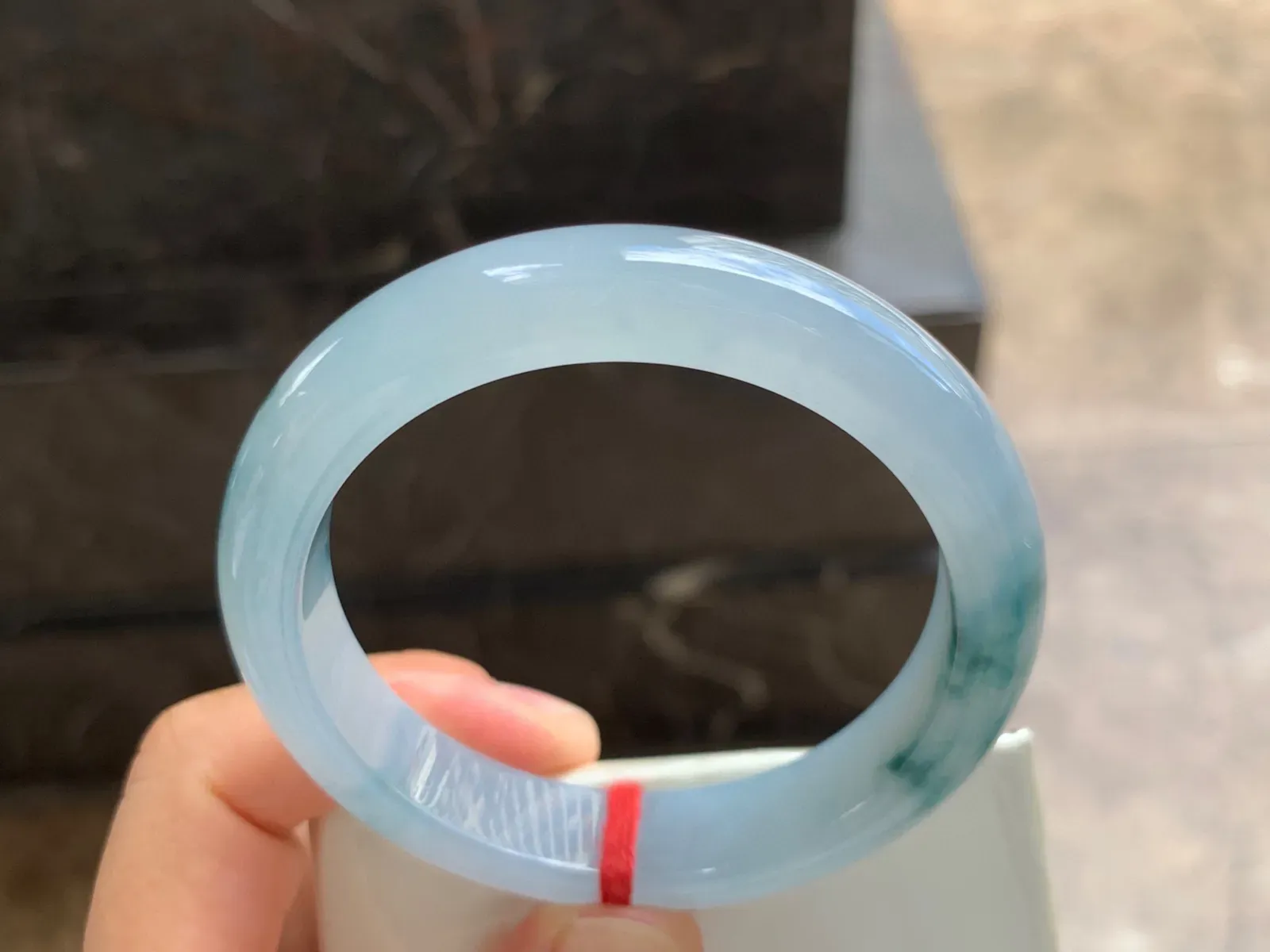 55-12-8mm
冰种飘花手镯 种好水润 底子干净 花色灵动
