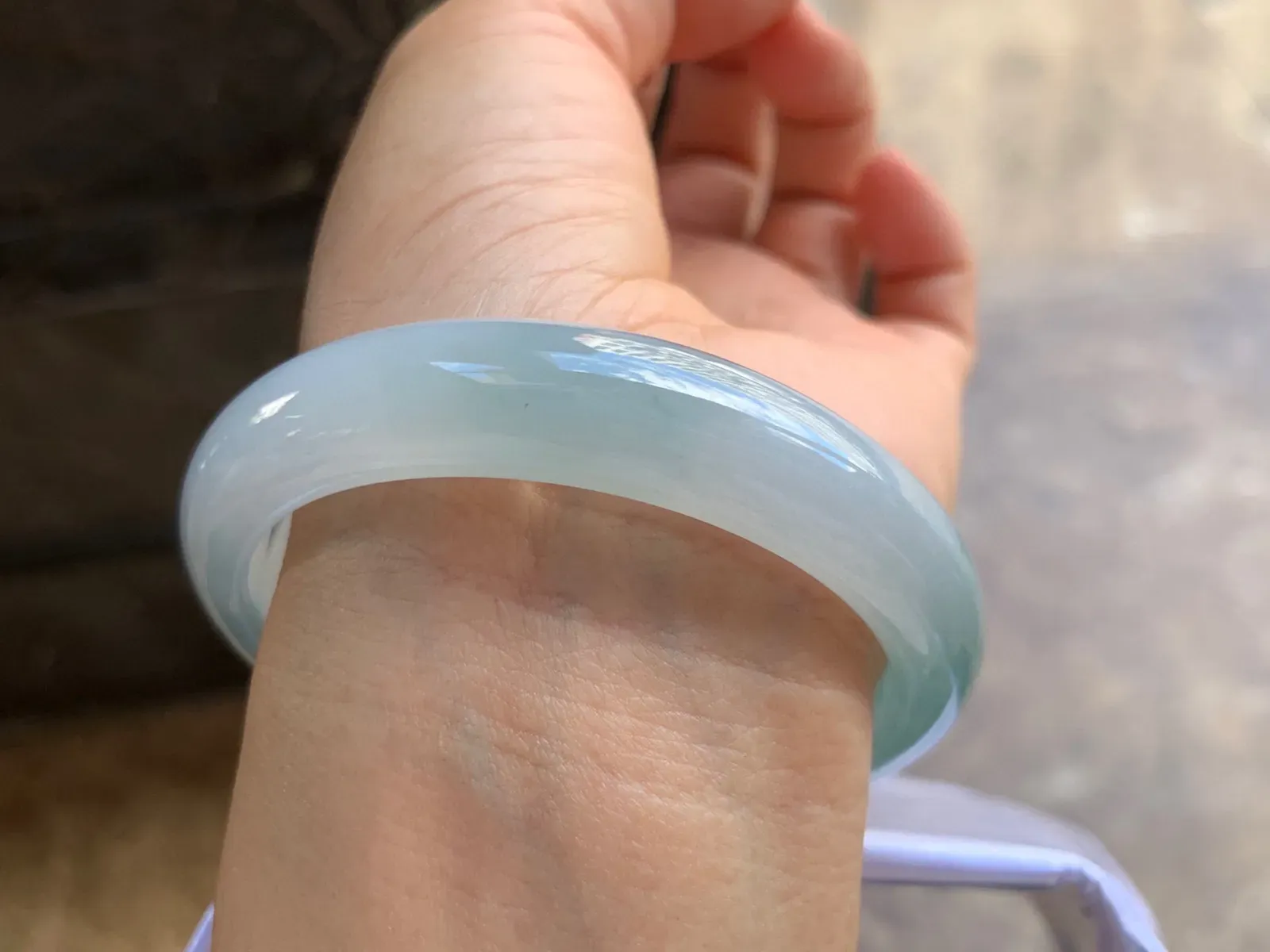 55.5-13-7.5mm
冰种飘花手镯 水润冰透