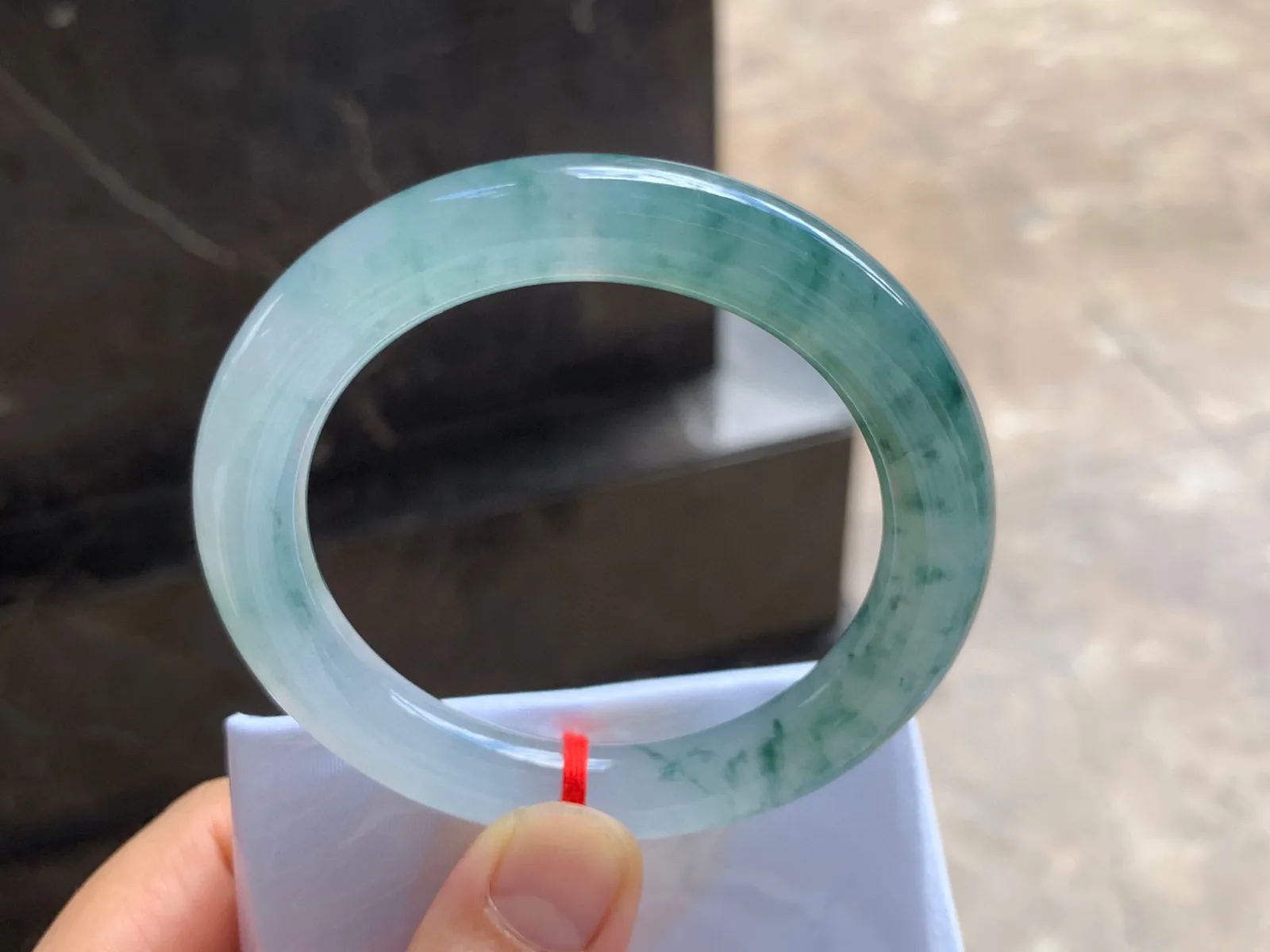 53.5-8mm
冰种飘花手镯 水润冰透 花色均匀灵动
