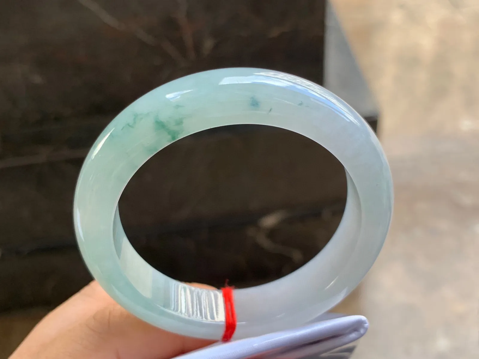 56-13.5-9mm
飘花手镯 底子细腻 花色清爽