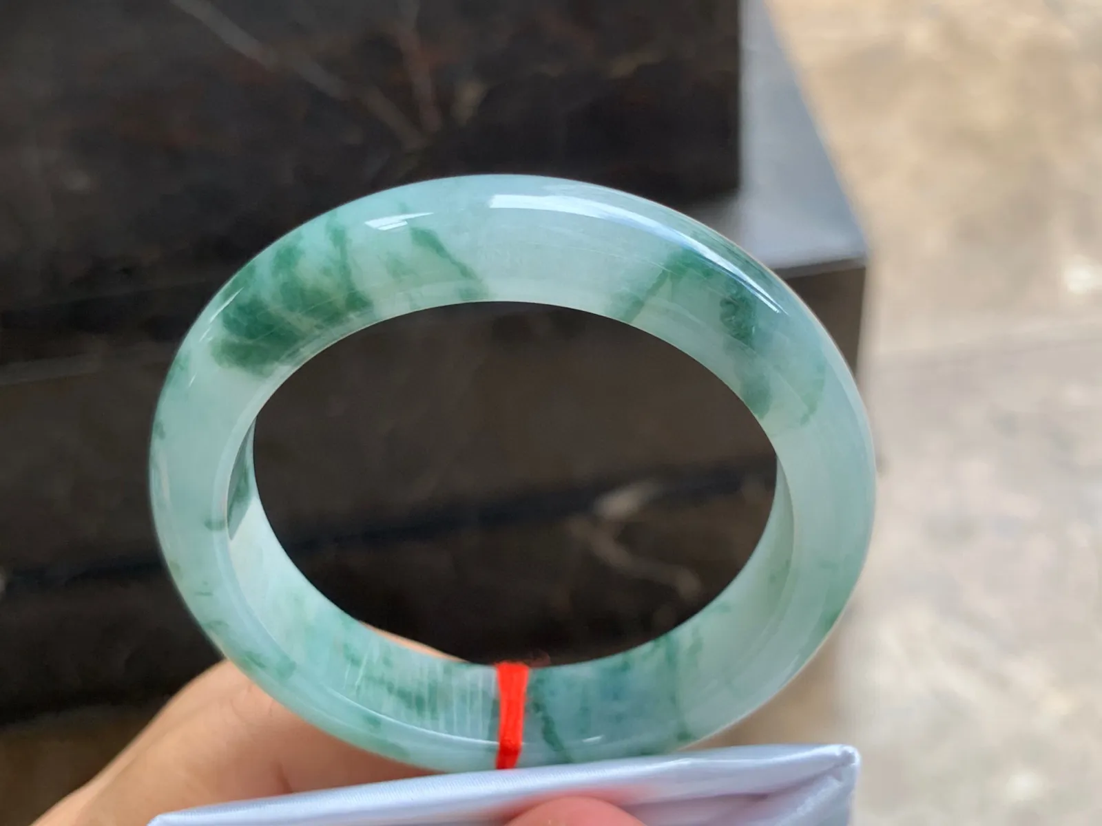 55-13-8mm
飘花手镯 底子细腻 花色浓郁 性价比推荐