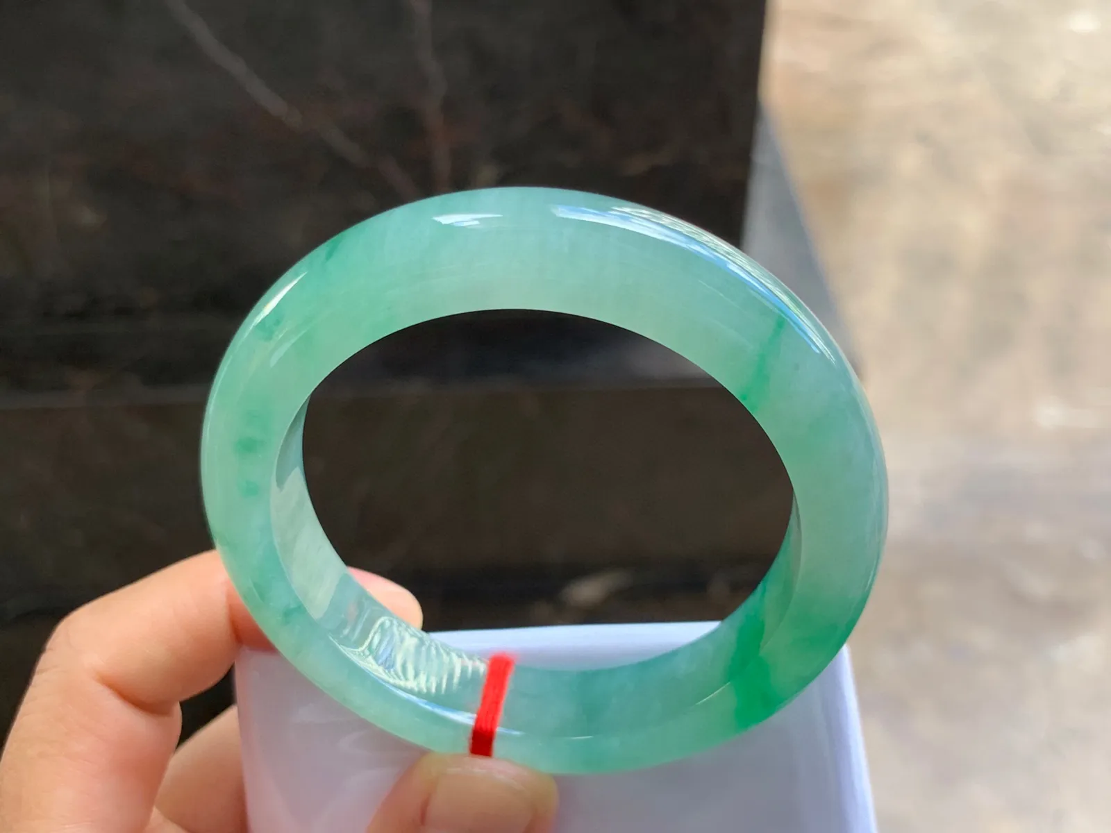 54-12-9.5mm
带色手镯 种好水润 颜色漂亮