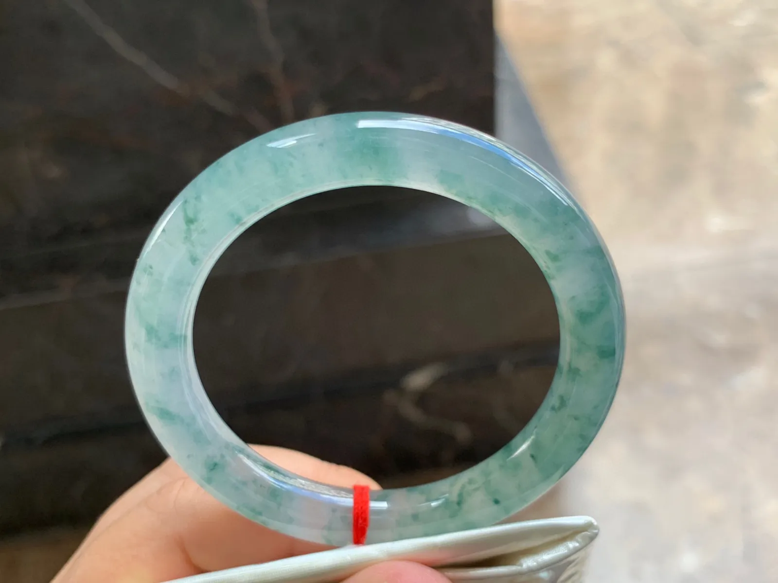 53-9mm
冰种飘花圆条手镯 水润冰透 碎花点缀