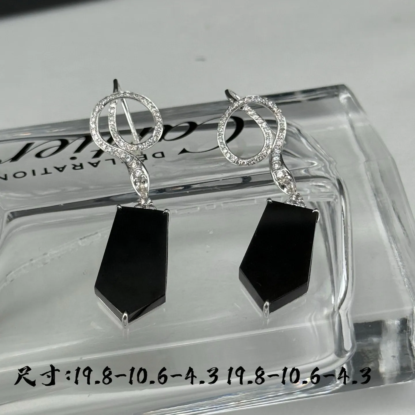 精品18k墨翠耳坠 种好色正 黑度极好 打灯通透 油性十足 尺寸19.8