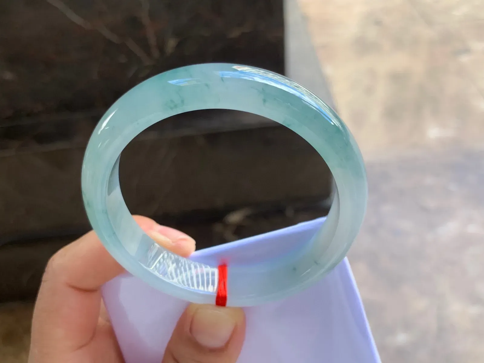55.5-13-7.5mm
冰种飘花手镯 水润冰透