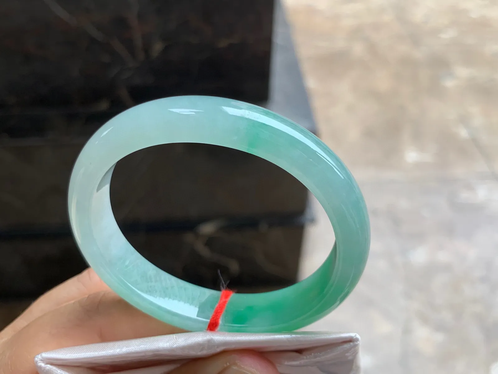 55.5-12-7.5mm
带色贵妃手镯 有种有色 正圈52/53可戴