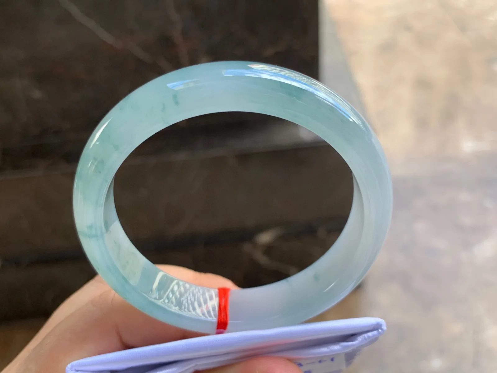 55.5-13-7.5mm
冰种飘花手镯 水润冰透