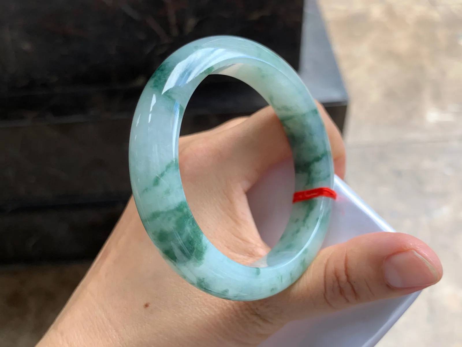 55-13-8mm
飘花手镯 底子细腻 花色浓郁 性价比推荐
