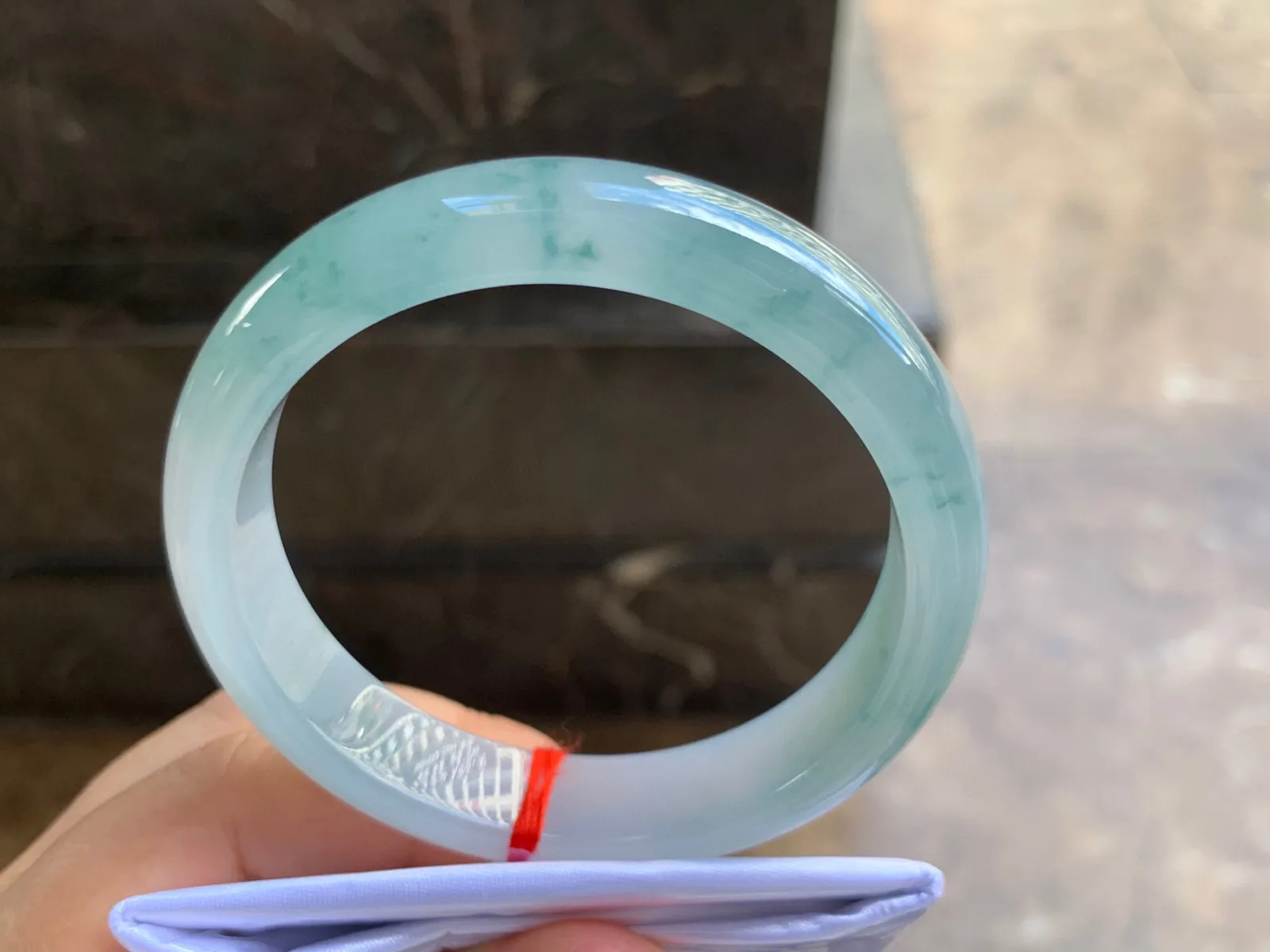 55.5-13-7.5mm
冰种飘花手镯 水润冰透