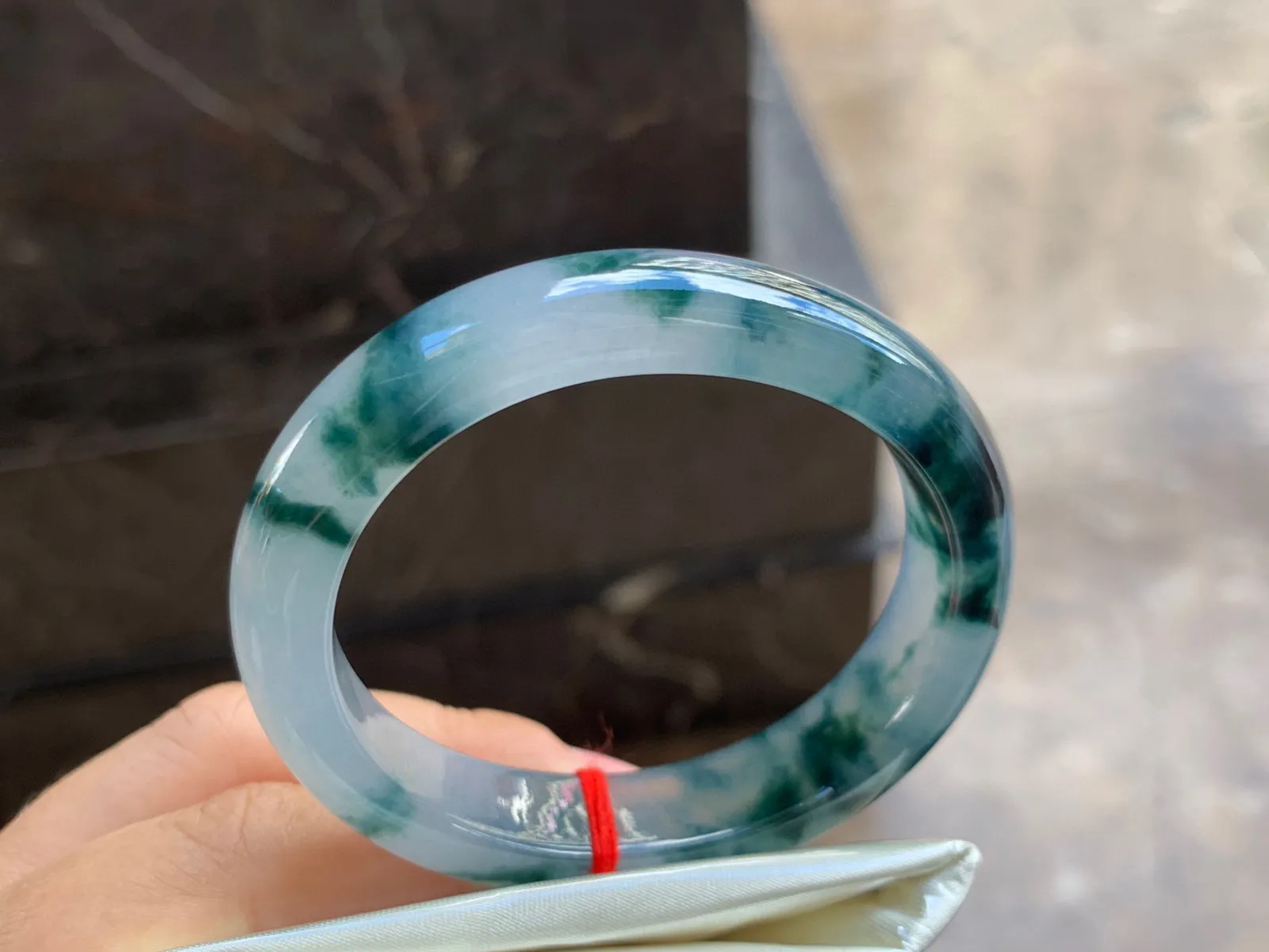 52-12.5-7.5mm
冰种飘花手镯 水墨花 正圈50可戴