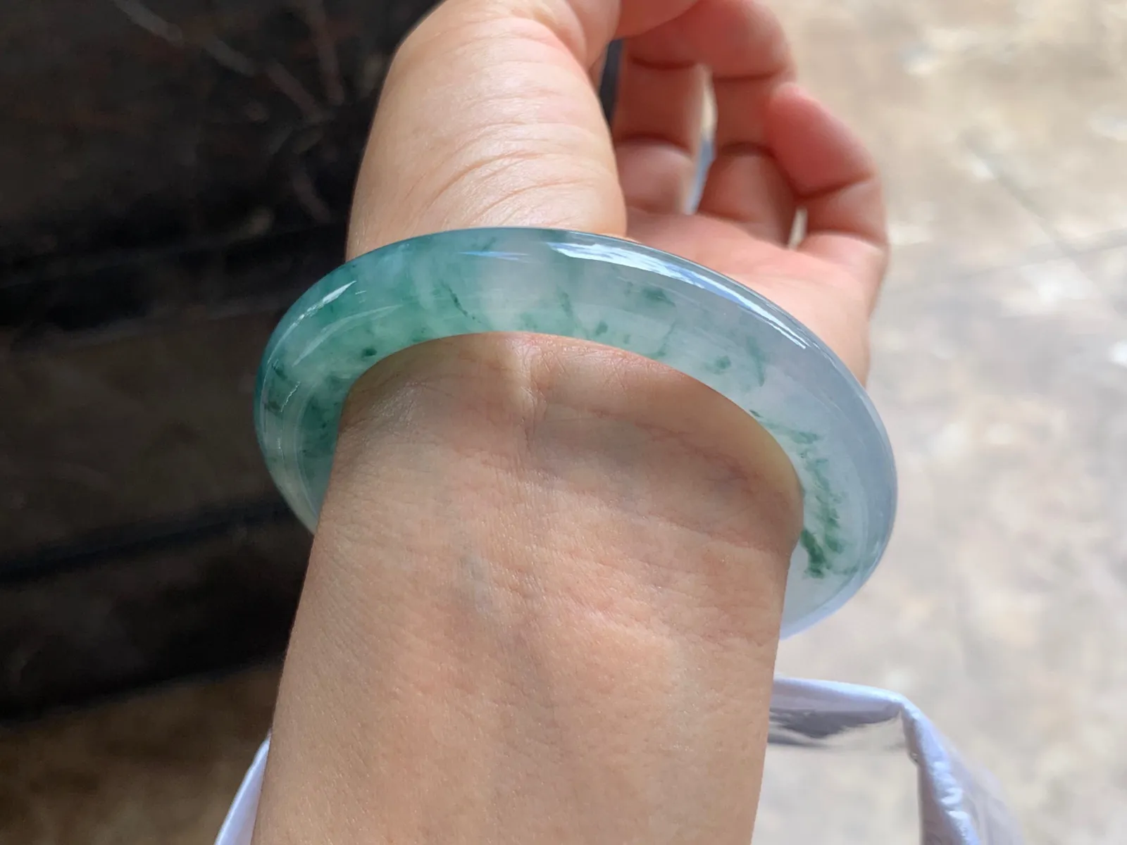 53.5-8mm
冰种飘花手镯 水润冰透 花色均匀灵动