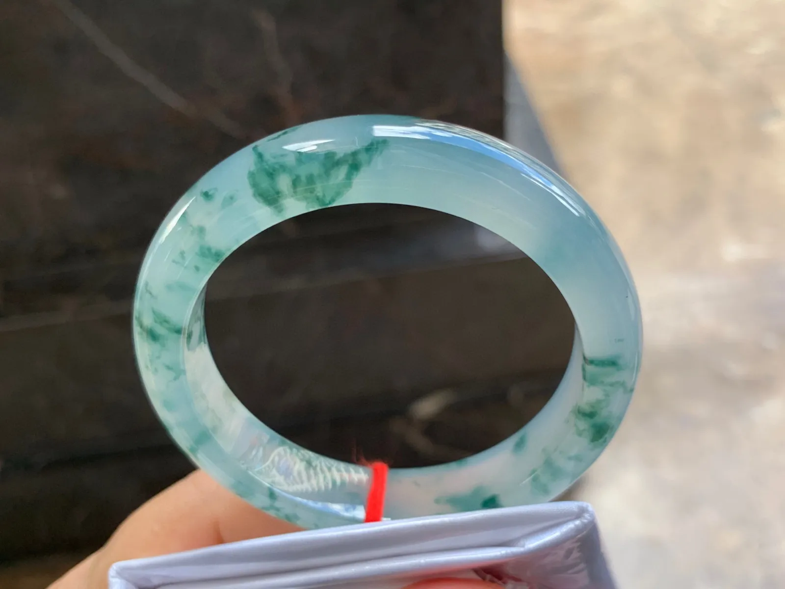 55.5-13-9mm
冰种飘花手镯 莹润冰透 花色灵动