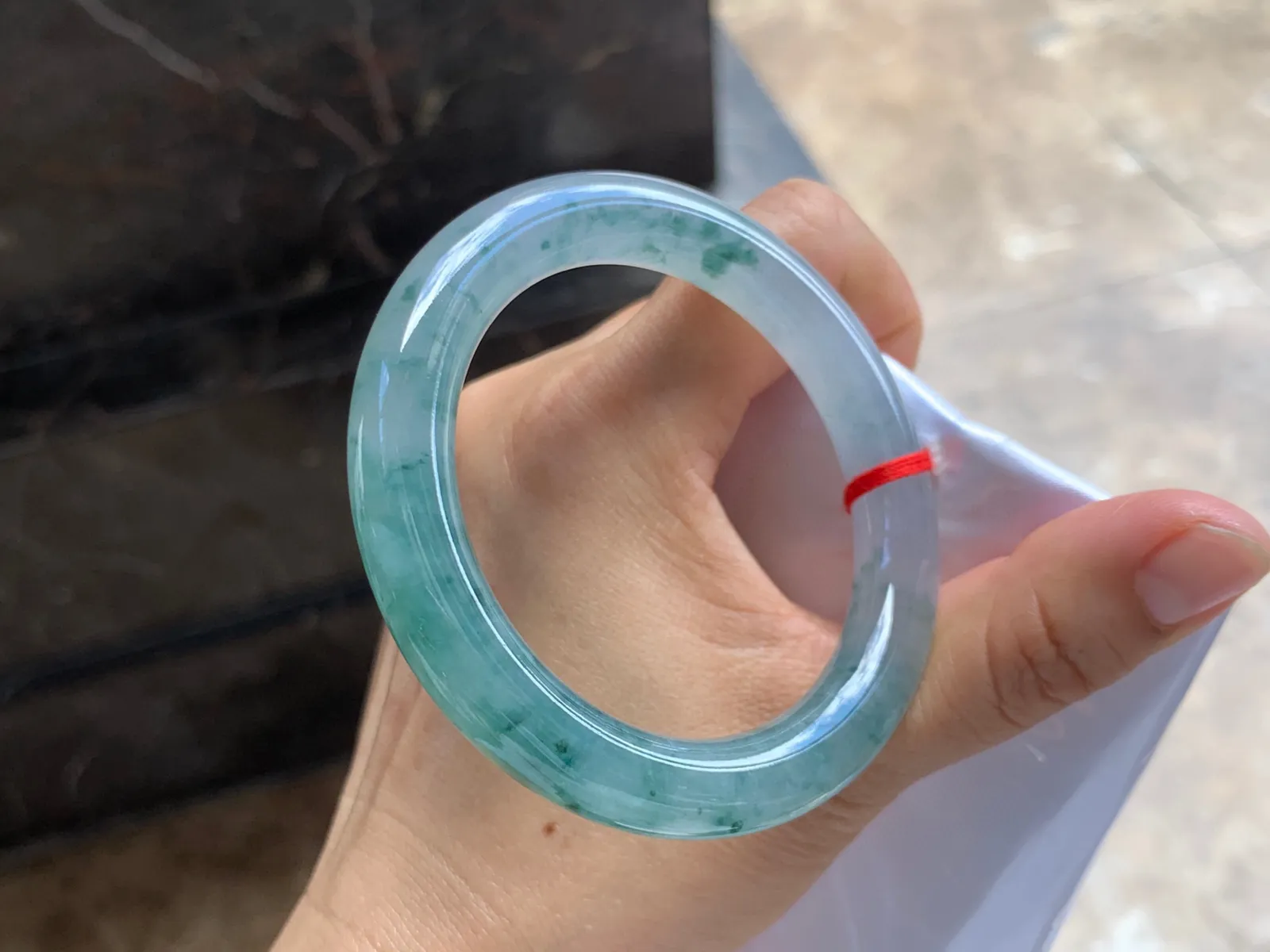 53.5-8mm
冰种飘花手镯 水润冰透 花色均匀灵动
